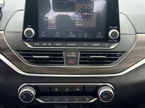 Used 2025 Nissan Altima 2.5 SV FWD image 32