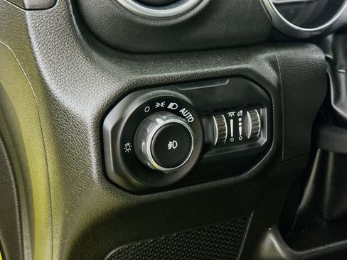 Used 2022 Jeep Wrangler Unlimited Sahara w/ Dual Top Group AWD/4WD image 14