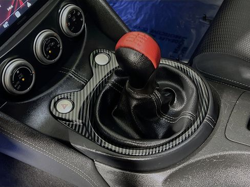Used 2017 Nissan 370Z Coupe RWD image 24