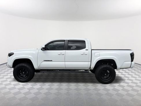Used 2022 Toyota Tacoma SR5 w/ Technology Package RWD image 9