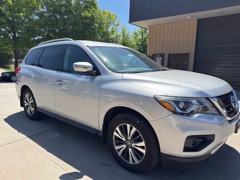 Used 2017 Nissan Pathfinder S AWD/4WD image 5