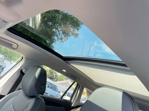 New 2025 Volkswagen Tiguan SE image 46