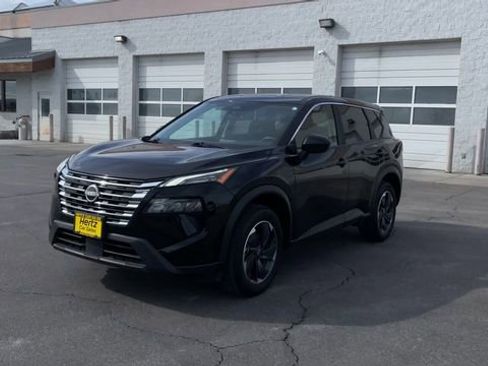 Used 2025 Nissan Rogue SV image 5