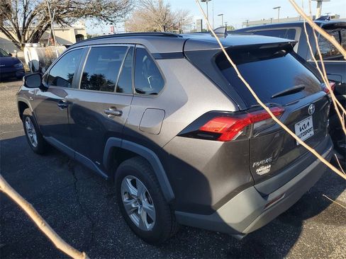 Used 2021 Toyota RAV4 XLE image 3