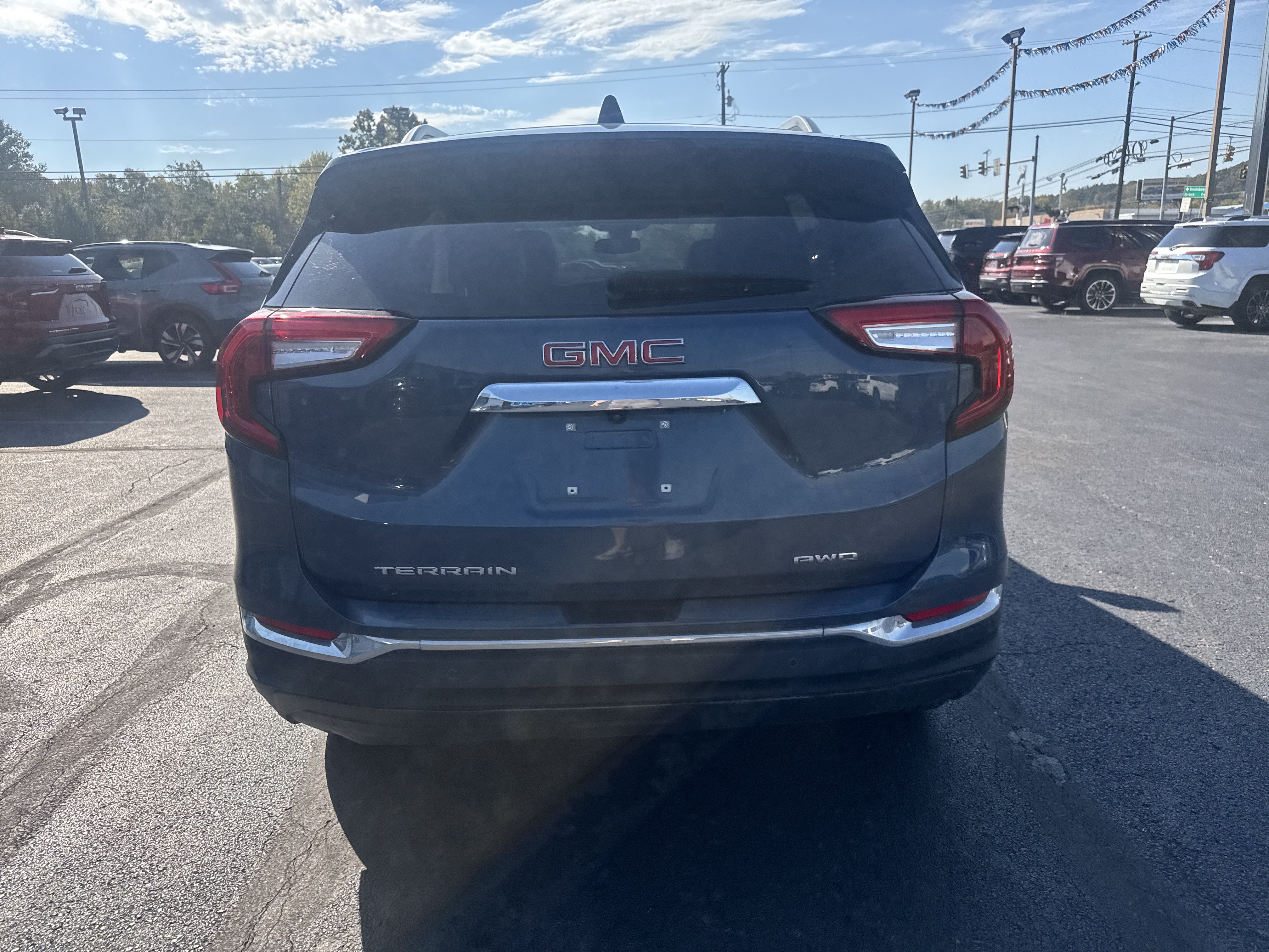 Used 2024 GMC Terrain SLT AWD/4WD image 13