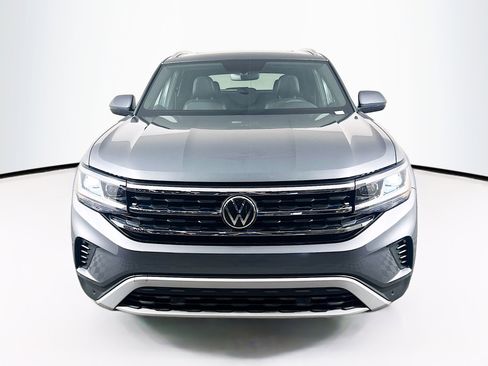 Used 2023 Volkswagen Atlas Cross Sport SE image 2