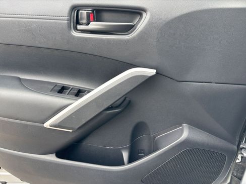 Used 2025 Toyota Corolla Cross LE image 20