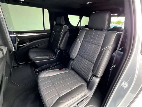 Used 2025 Cadillac Escalade ESV V AWD/4WD image 34