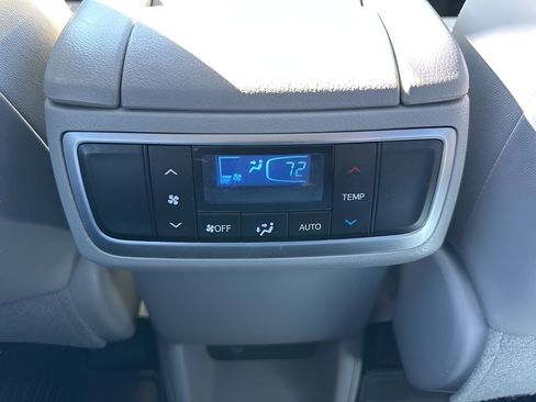 Used 2018 Toyota Highlander image 14
