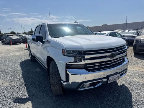 Used 2019 Chevrolet Silverado 1500 LTZ w/ LTZ Premium Package AWD/4WD image 3