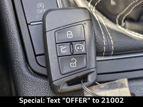 Used 2024 Volkswagen Jetta SE image 32