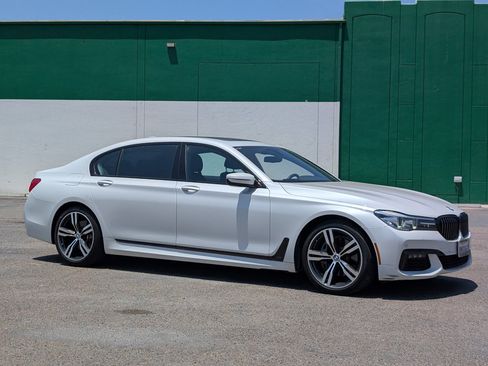 Used 2018 BMW 740i image 1