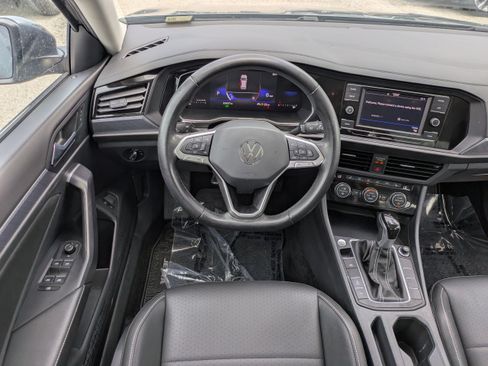 Used 2024 Volkswagen Jetta SE w/ Panoramic Sunroof Package FWD image 15