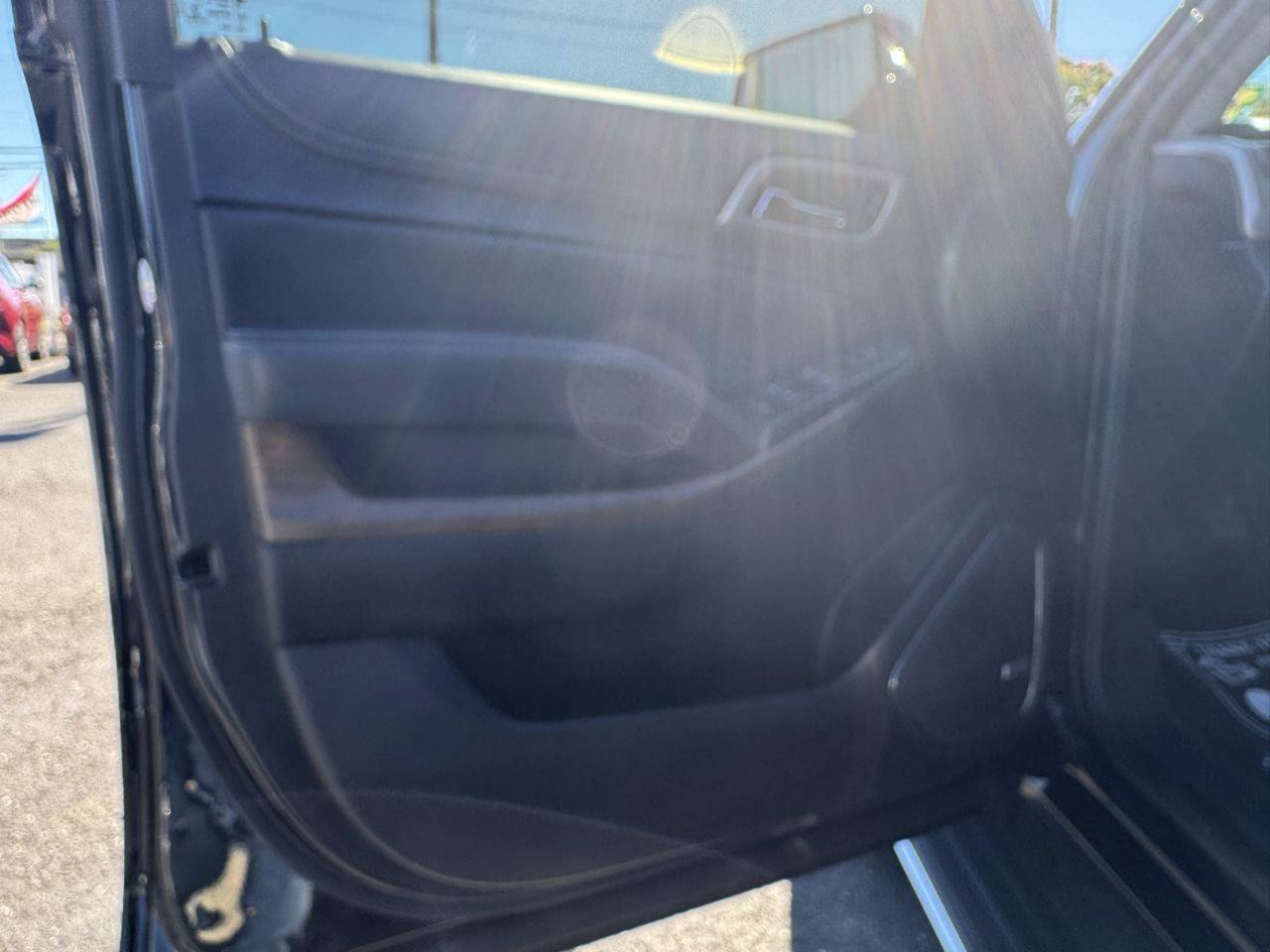 Used 2019 GMC Yukon Denali w/ Denali Ultimate Package AWD/4WD image 9