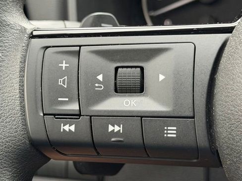 Used 2022 Nissan Rogue SV FWD image 18