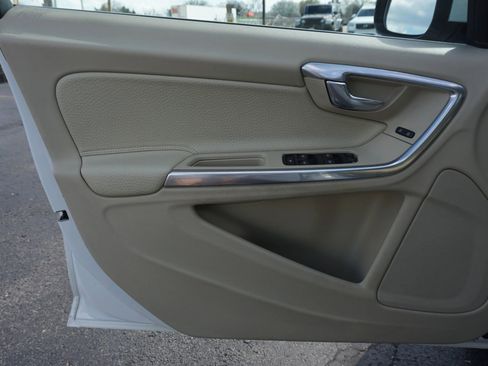 Used 2013 Volvo S60 T5 image 12