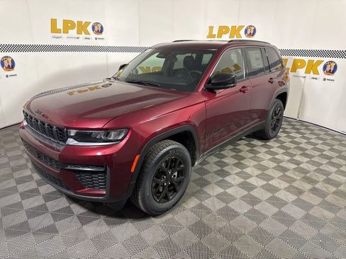 New 2026 Jeep Grand Cherokee Altitude AWD/4WD image 2