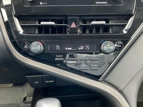 Used 2022 Toyota Camry SE FWD image 17