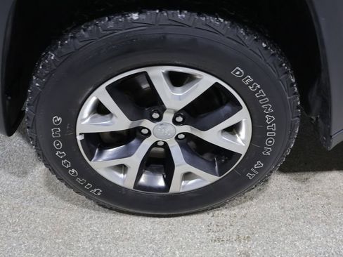 Used 2015 Jeep Cherokee Trailhawk image 18