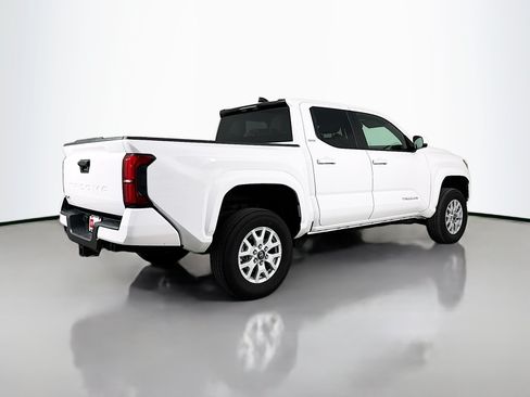 Certified 2025 Toyota Tacoma SR5 AWD/4WD image 7