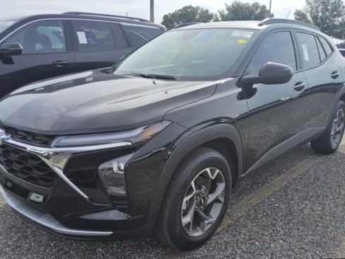 Used 2025 Chevrolet Trax LT image 4