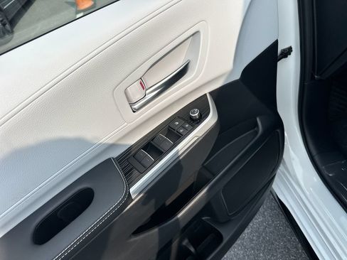 Used 2026 Toyota Sienna XSE AWD/4WD image 16