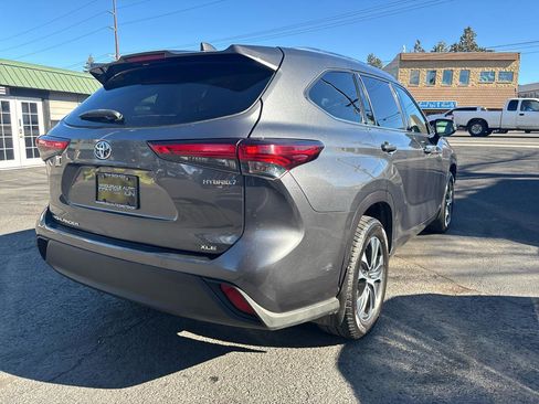 Used 2020 Toyota Highlander XLE image 7