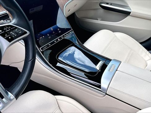 Used 2024 Mercedes-Benz C 300 4MATIC Sedan image 17