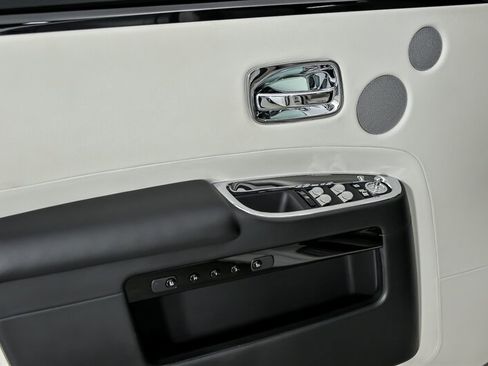 Used 2016 Rolls-Royce Ghost RWD image 18