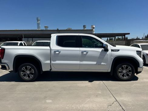 Used 2025 GMC Sierra 1500 SLT RWD image 9