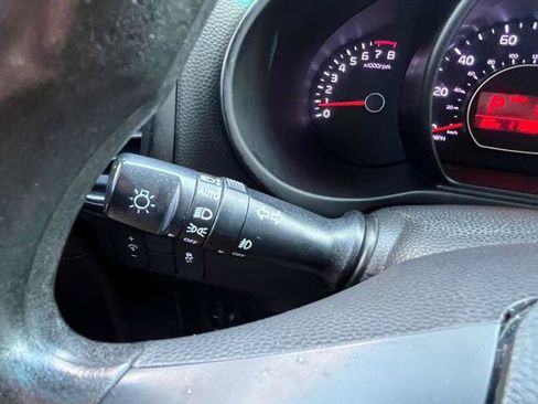 Used 2018 Kia Soul + FWD image 37