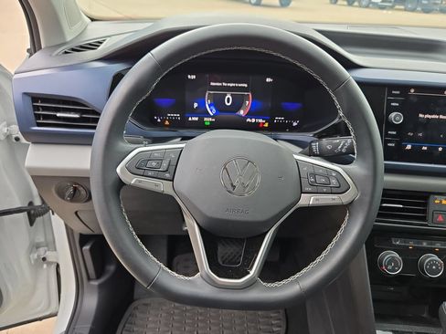 Used 2023 Volkswagen Taos SE w/ Panoramic Sunroof Package FWD image 17