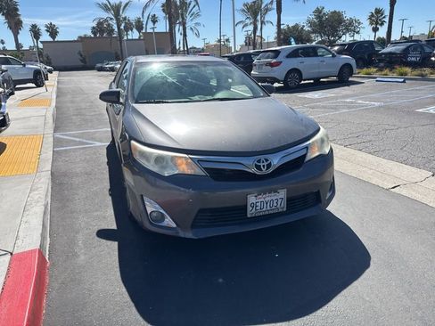 Used 2012 Toyota Camry XLE w/ Leather Pkg image 32