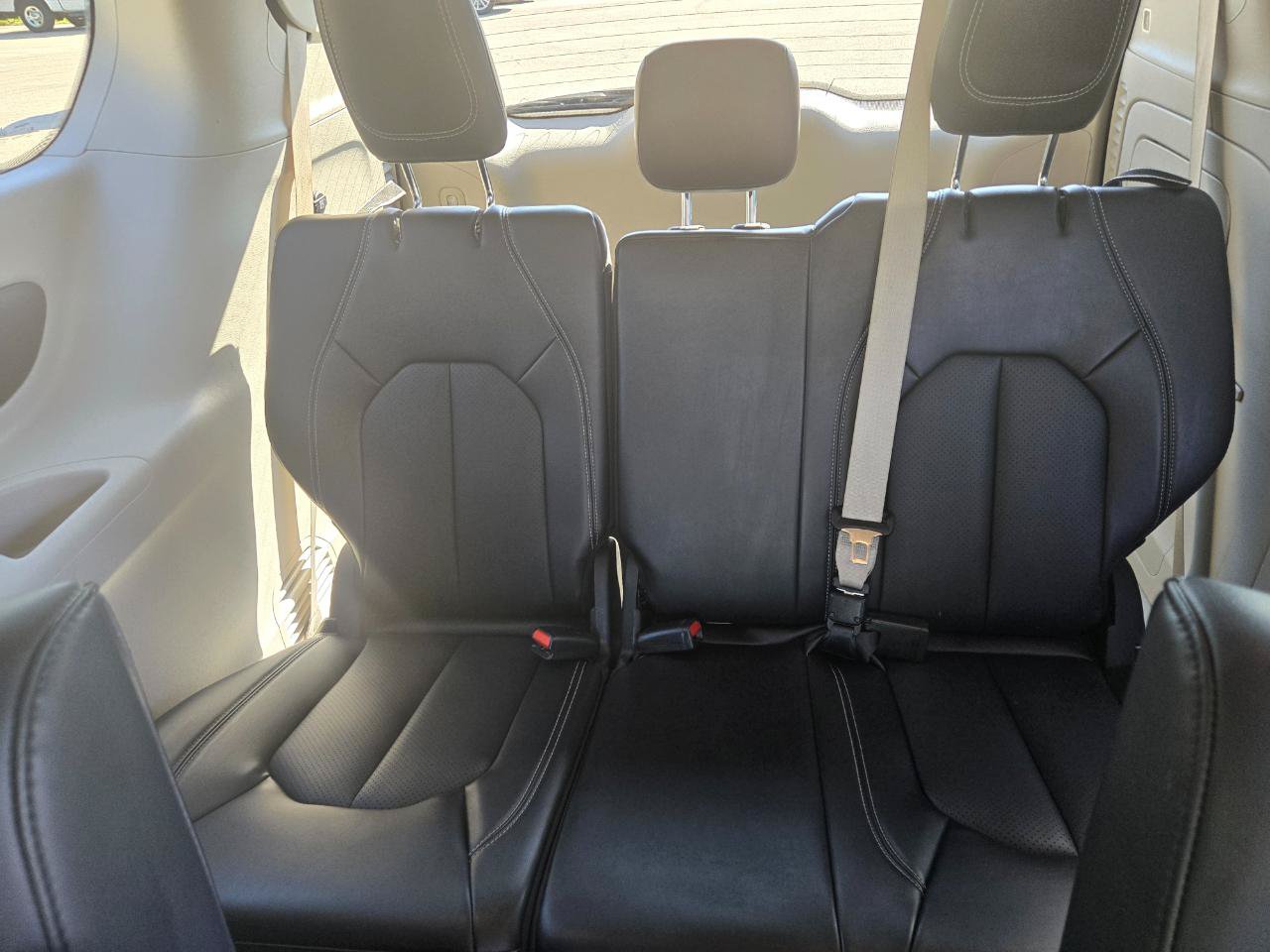 Used 2024 Chrysler Pacifica Limited FWD image 24