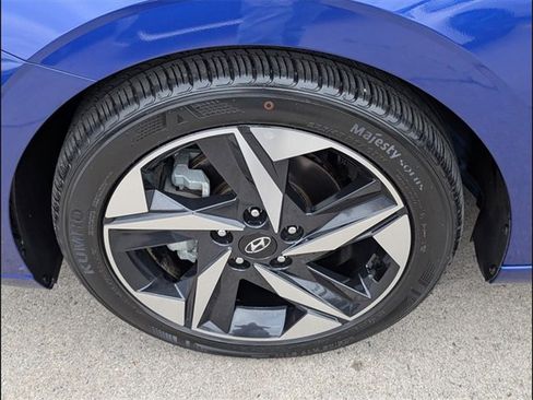 Used 2023 Hyundai Elantra Limited image 25