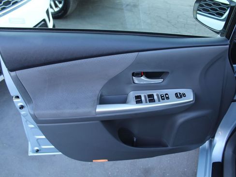 Used 2012 Toyota Prius V Three image 16