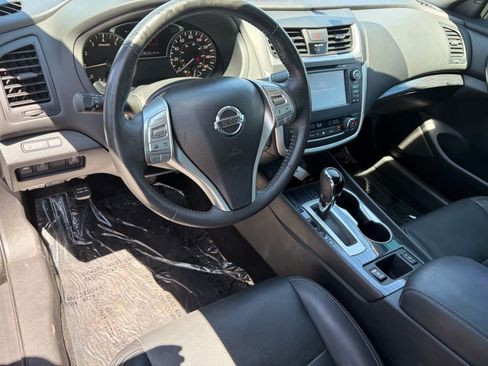 Certified 2016 Nissan Altima 2.5 SL w/ 2.5 Technology Package FWD image 2