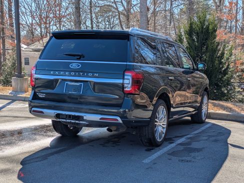 Used 2022 Ford Expedition Platinum image 3