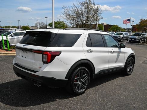 Certified 2025 Ford Explorer ST AWD/4WD image 5
