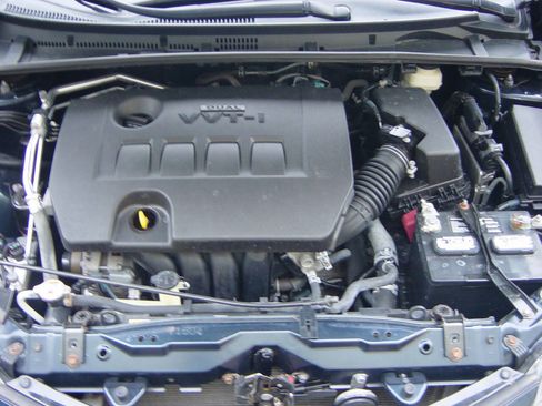 Used 2017 Toyota Corolla XSE image 18