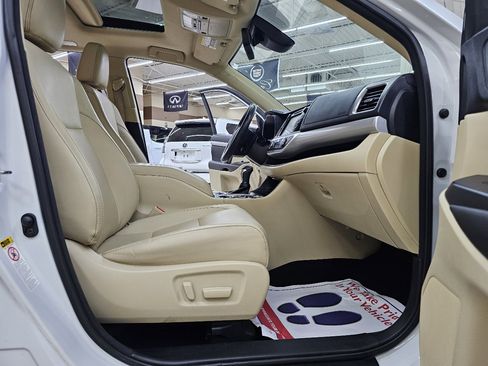 Used 2018 Toyota Highlander XLE image 22