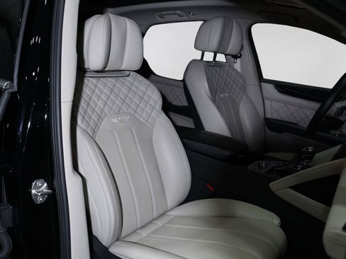 Used 2021 Bentley Bentayga w/ First Edition Specification AWD/4WD image 32