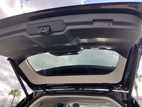 Used 2025 Ford Explorer Platinum w/ Ultimate Package image 30