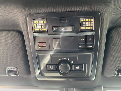 Used 2022 Toyota Tacoma TRD Off-Road AWD/4WD image 26