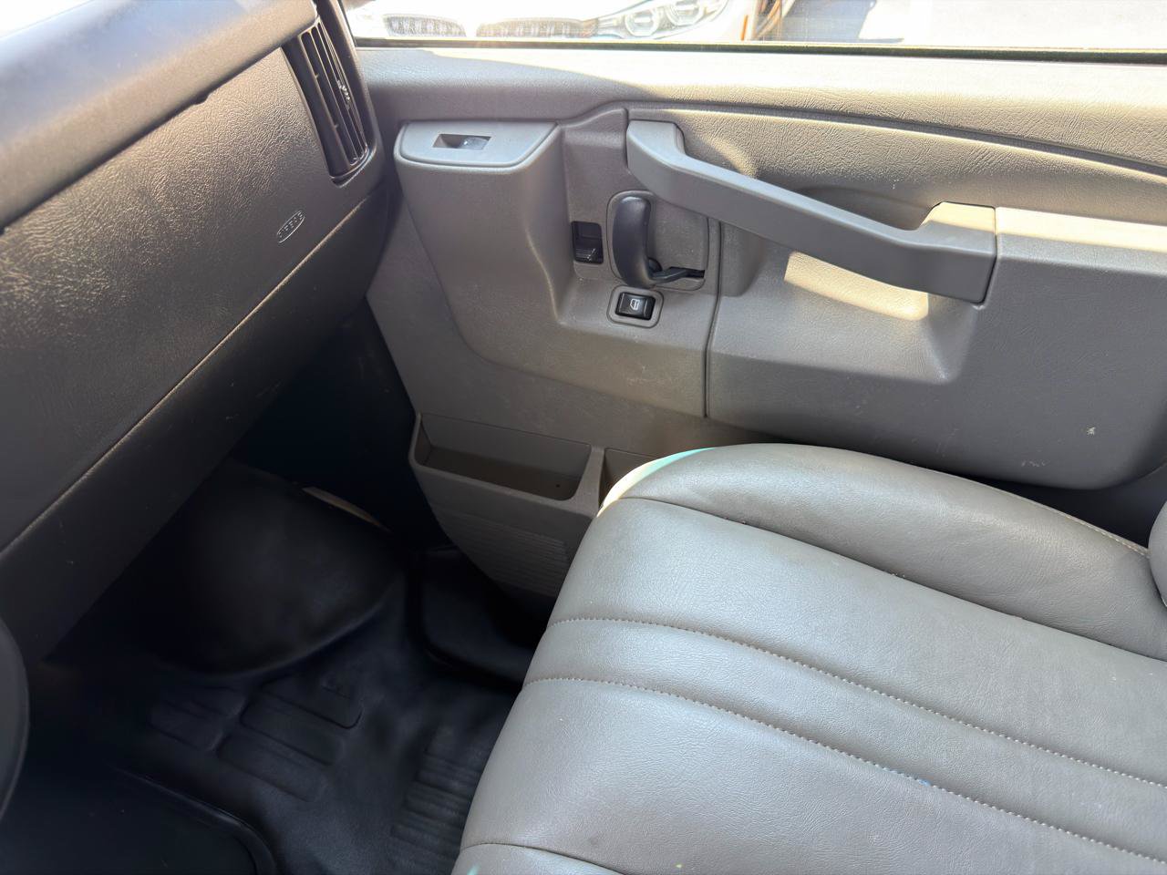 Used 2020 Chevrolet Express 2500 w/ Driver Convenience Package RWD image 22