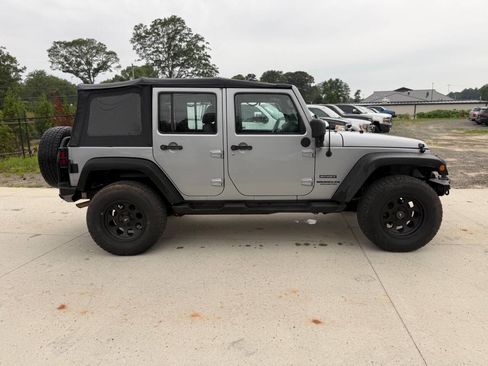 Used 2015 Jeep Wrangler Unlimited Sport w/ Connectivity Group AWD/4WD image 5