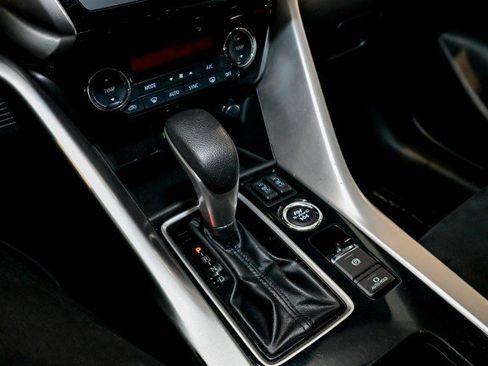 Used 2022 Mitsubishi Eclipse Cross SE image 37