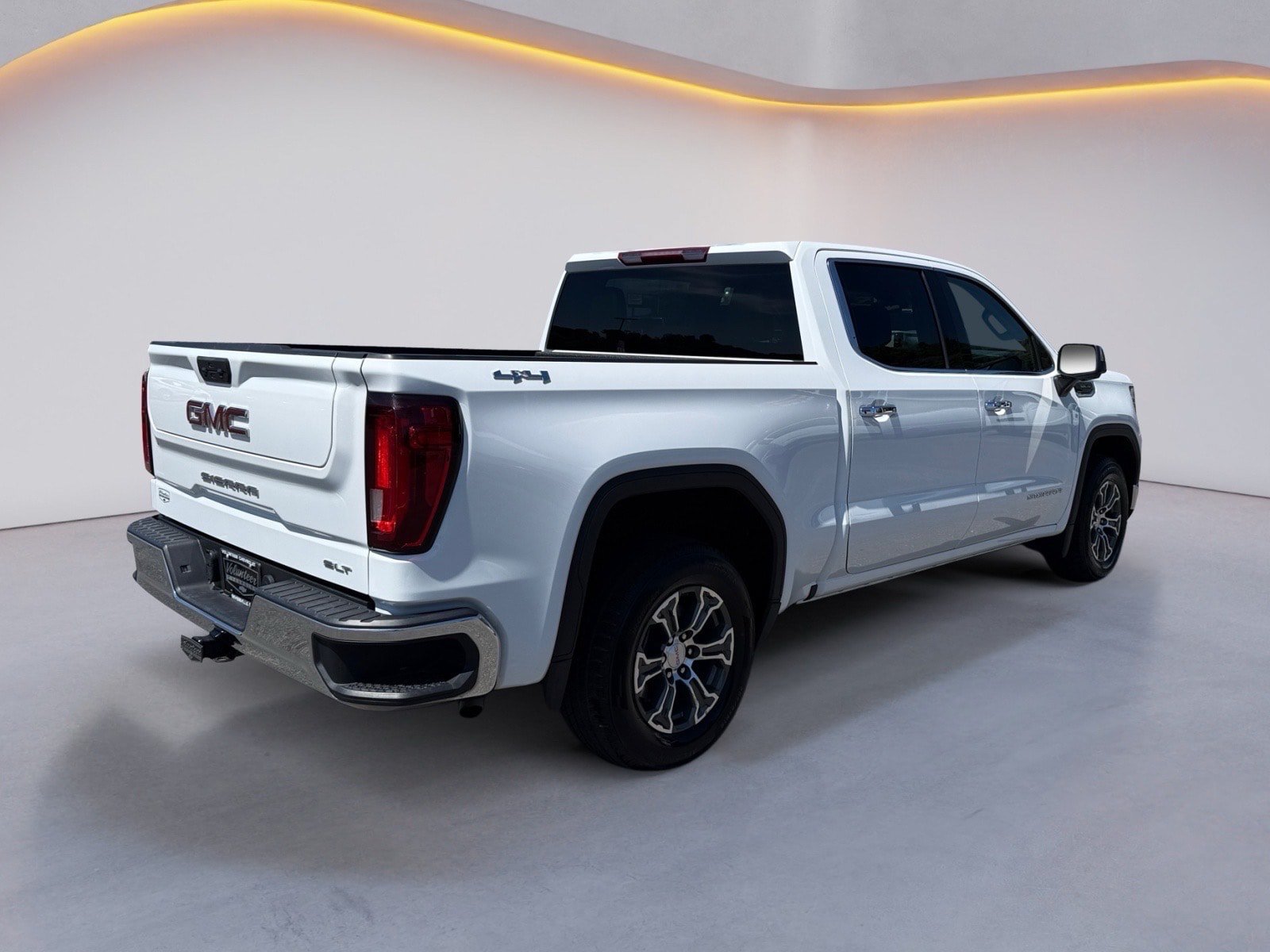 Used 2025 GMC Sierra 1500 SLT AWD/4WD image 3