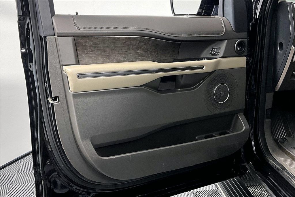 Used 2021 Ford Expedition Limited AWD/4WD image 23