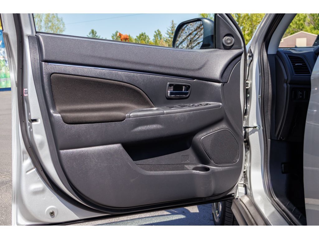 Used 2025 Mitsubishi Outlander Sport ES AWD/4WD image 18